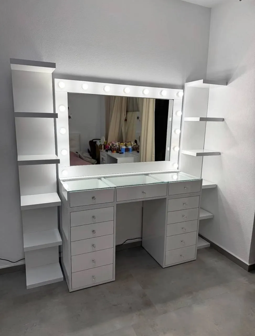Set Hollywood White